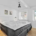 Appartement Awesome In With Wifi